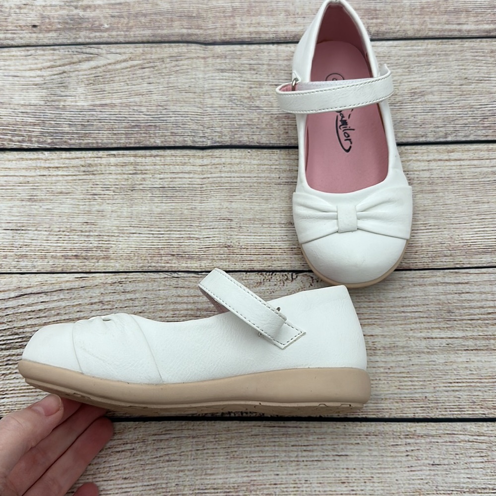 White Maryjanes in Perfect Condition Girls Size 9 - Picture 3 of 5